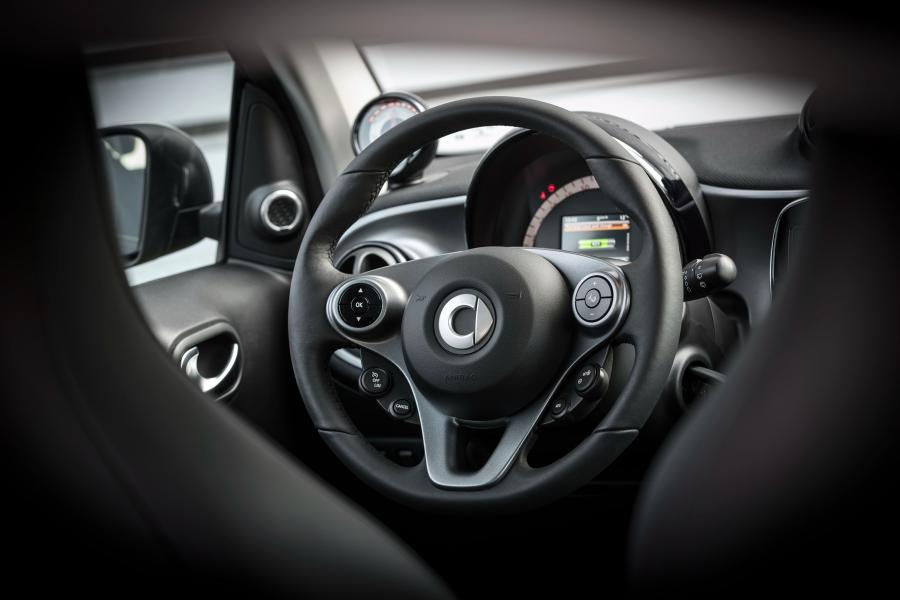 Интерьер Smart ForFour Prime Electric Drive 2017 года  (WW) (фото 24 из 36)